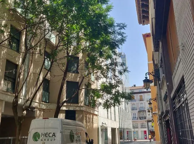 New, Cozy Plaza Del Pilar-fuenclara Appartement